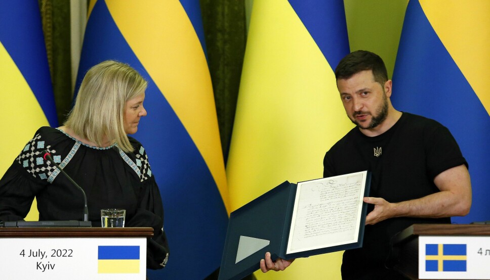 SYMBOLSK VIKTIG: I juli 2022 besøkte Sveriges daværende statsminister Magdalena Andersson Kyiv. Hun overrakte en kopi av det historiske dokumentet fra 1711 til Ukrainas president Volodymyr Zelenskyj.