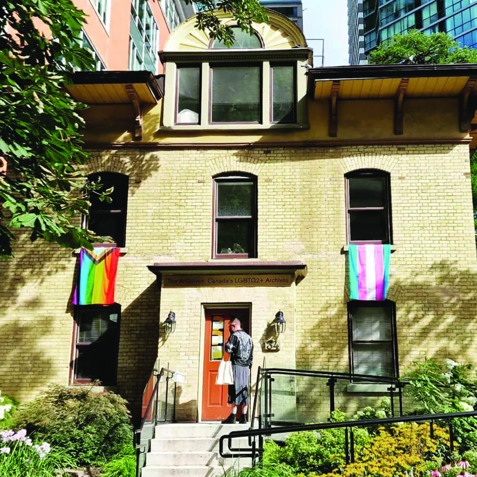 SKEIVT ARKIV: Opp denne trappen i 34 Isabella Street i Toronto holder The ArQuives – Canadas LGBTQ2+ Arkhives – til.