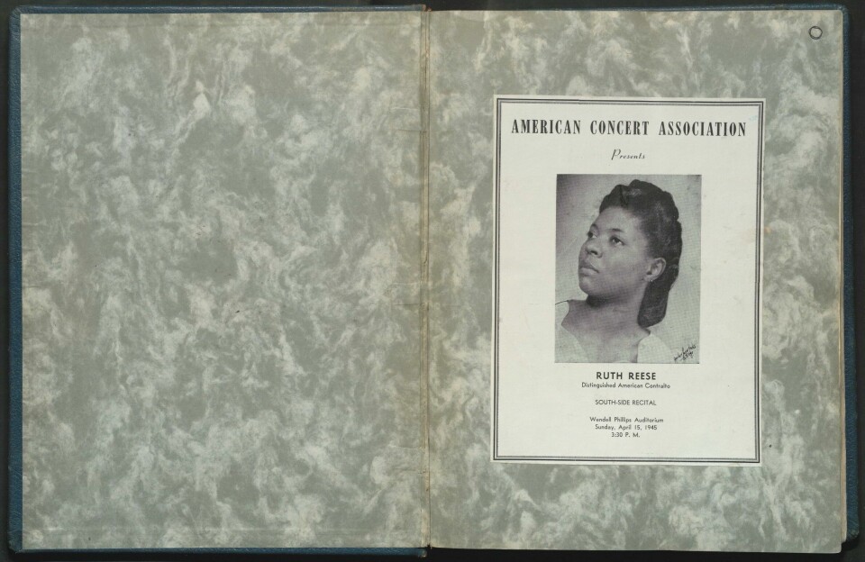 Programmet fra konserten i auditoriet av Wendell Phillips High School er det første objektet i Album I.