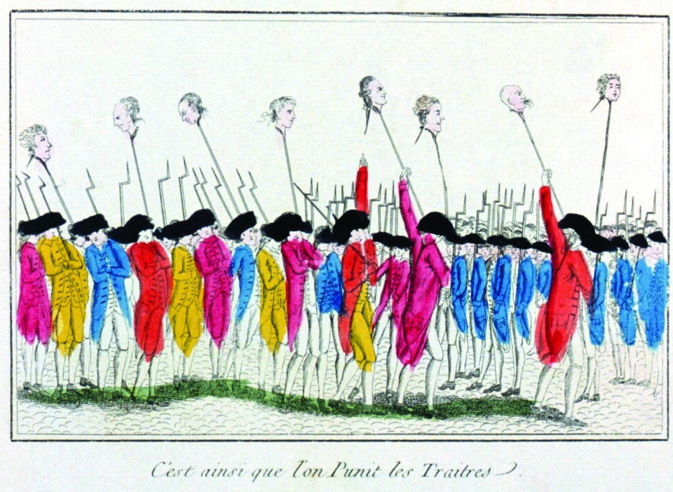 Fransk illustrasjon (håndtonet etsning) fra 1789. Viser stormingen av Bastillen under den franske revolusjonen. Falt i det fri. Tegning som viser mennesker stilt opp etter hverandre i rekke. Alle har sorte hatter ala Napoleon, og så har de ensfargede rosa, gule, røde og blå frakker. Det stikker bajonetter opp over hodene dere og noen pinner med hoder på toppen.