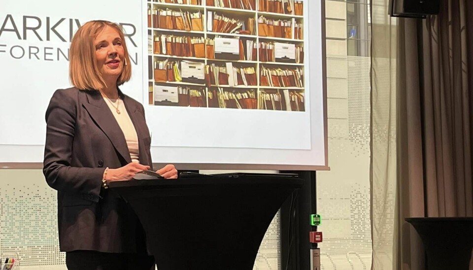 Riksarkivar Inga Bolstad holder innlegg på Arkivarforeningens vårseminar 2023