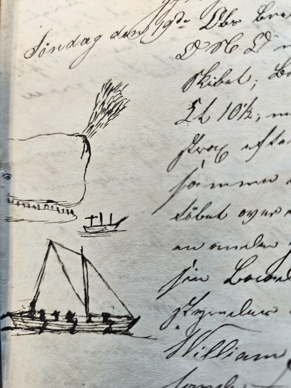 Kaptein Crawfurd noterte og tegnet i dagboken hver gang de observerte hval. Bildet viser et utsnitt fra en side i en protokoll. Vi ser håndskrift og skisseteninger av hval og båter