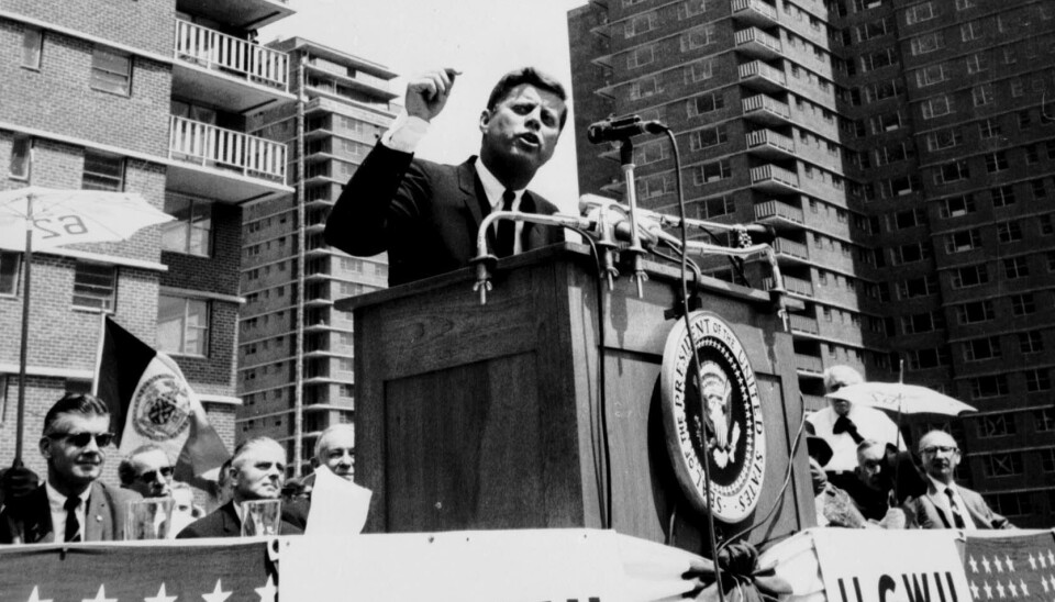 President John F. Kennedy holder tale i anledningen åpningen av et av boligkooperativene i regi av ILGWU (International Ladies Garment Workers Union), 19. mai 1962.