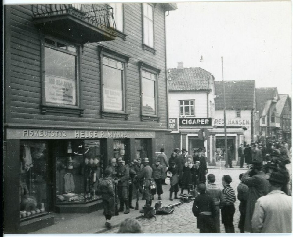 PÅ SKAGENKAIEN: Første tyske skip har lagt til Skagenkaien i Stavanger, 9. april 1940.
