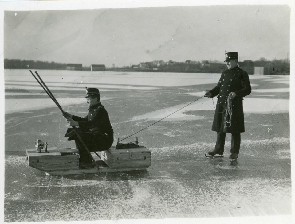 1929: «Politiet tester den nye isredningskjelken».