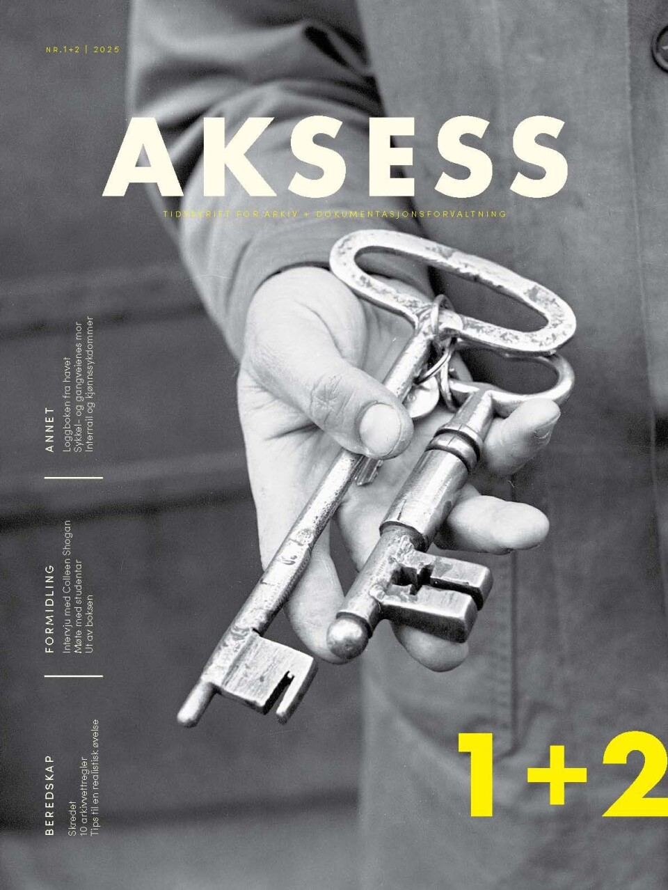 AKSESS utgave 1 og 2 - 2025. Forsiden har et sort-hvitt-bilde som viser en hånd med to store nøkler. Det står AKSESS øverst. Nederst i hjørnet står det 1 + 2 i gult.