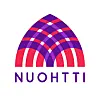 Nuohtti-logo med flerfarget buemotiv over merkenavnet